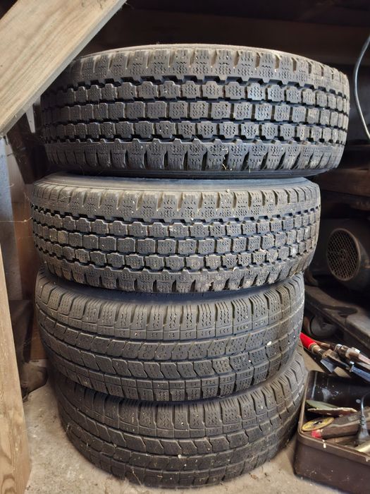 Opony zimowe felgami 197/70r15C VW T4