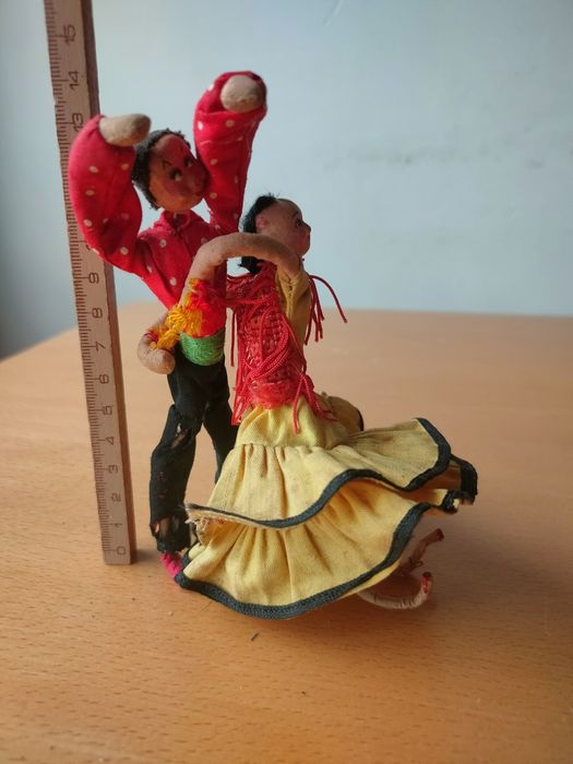 Pequenas bonecas espanholas, danças flamengas.