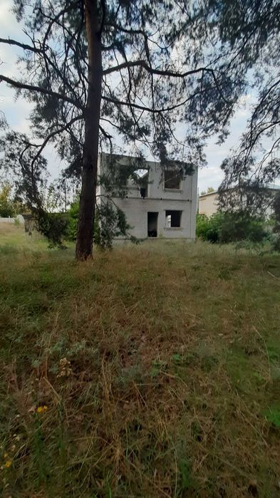 Солоницівка! Недобудова в  сосновому  лісі!