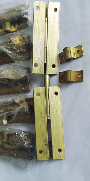 Засов маленький ( защелка) из латуни. наличие 3  штук. цена за 1 шт.