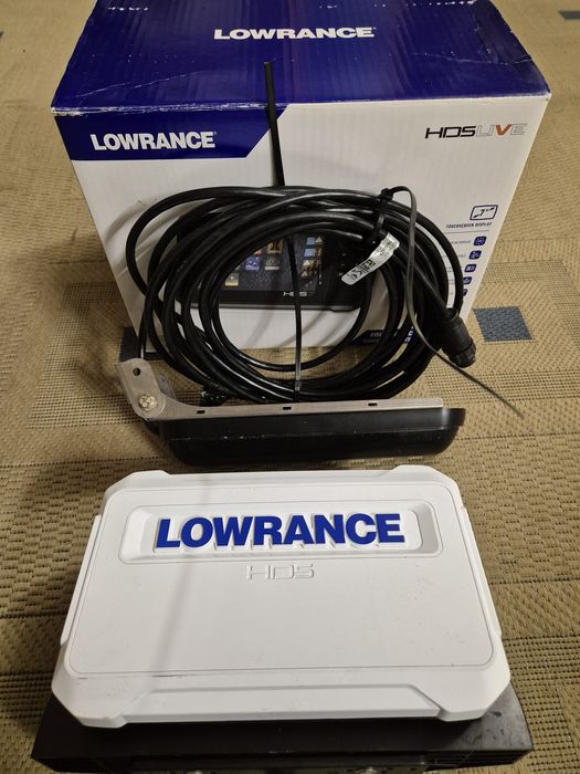 Echosonda Lowrance HDS Live 7 z przetwornikiem AI 3 w 1 elite hook