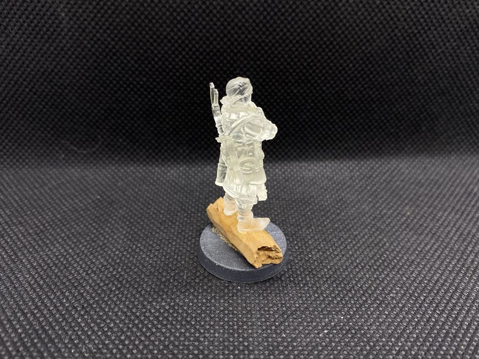 Elf tropiciel, figurka rpg druk 3d, podstawka 25 mm