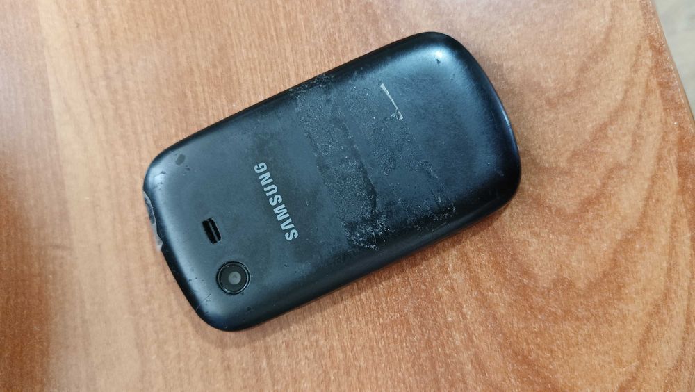 телефон Samsung GT-S5282