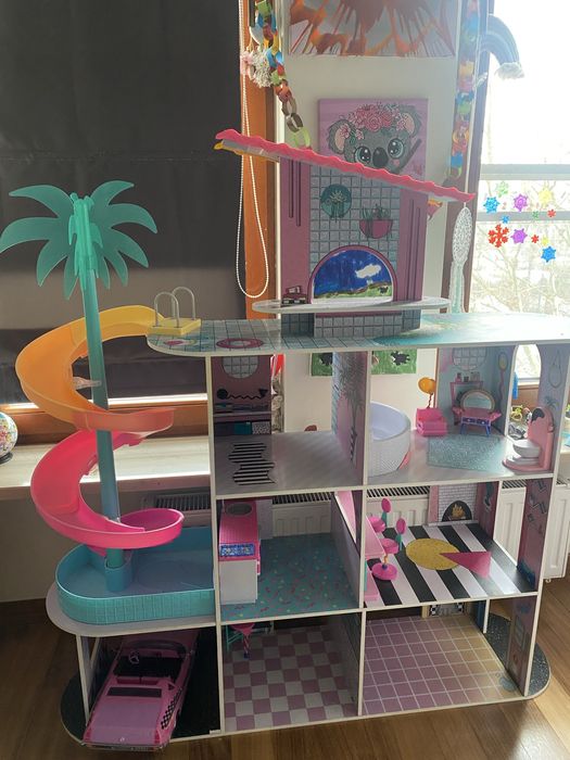 Domek LOL z samochodem