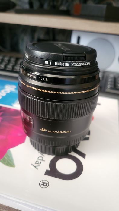 Об'єктив Canon ef 85 mm 1.8