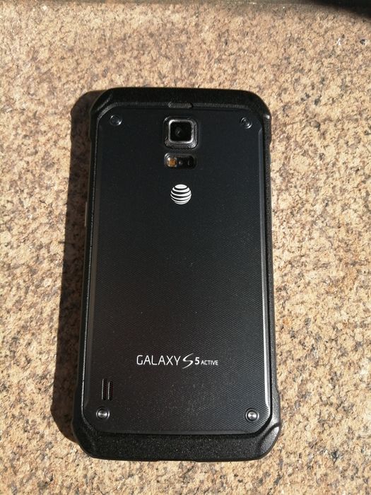 Vendo Samsung s5 activate  e livre de operadora  ou faço negócio facam