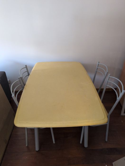 Mesa de cozinha e 4 cadeiras