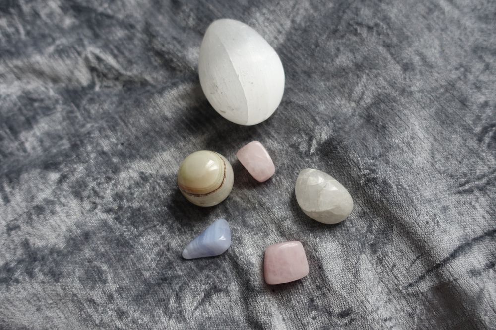 Натуральне каміння селеніт, рожевий кварц, гірський кришталь, агат