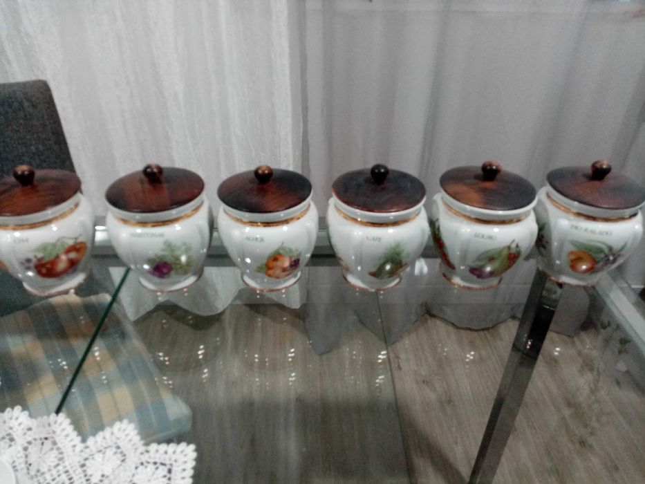 Seis Jarros em porcelana da marca Alcobaça. Portugal.