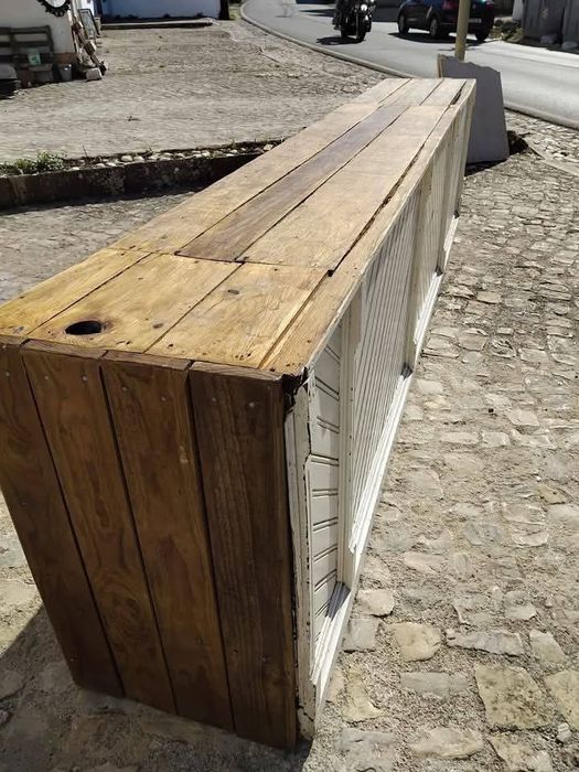 Balcão rústico em madeira