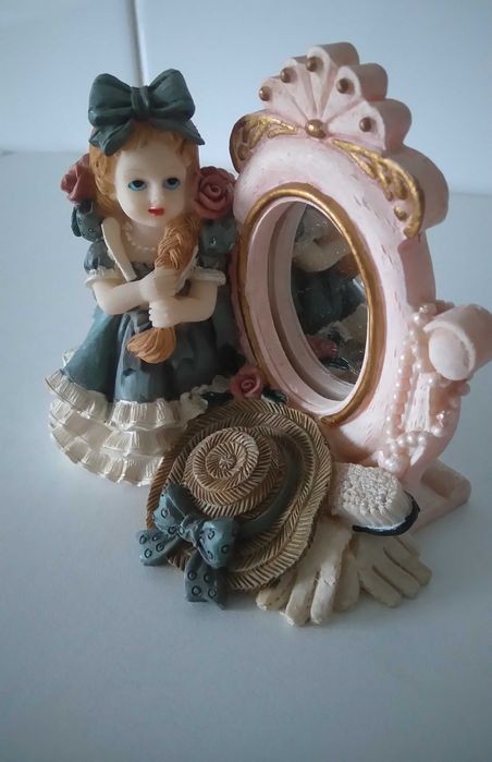 2 Bonecas de porcelana com espelho