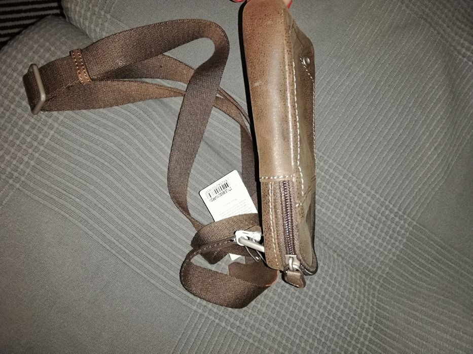 Mala de homem de pele tipo camurça