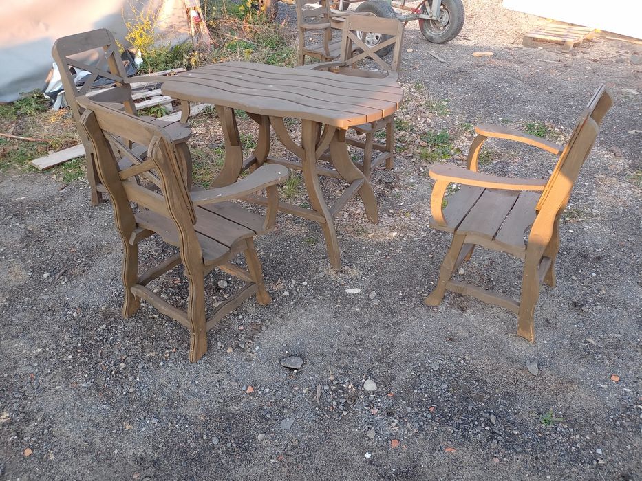 Stół i krzesła ogrodowe