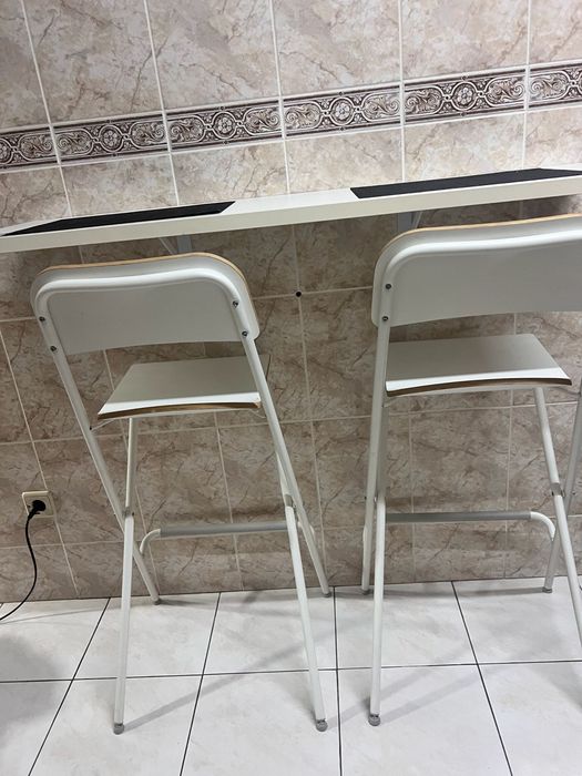 Balcao+ 2 cadeiras