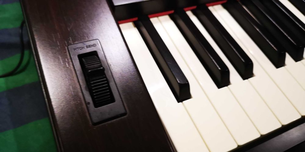 Piano digital Yamaha DGX 650