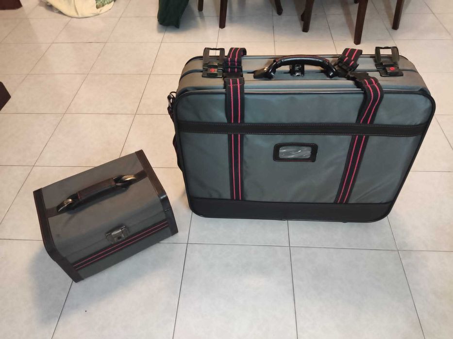 2 conjuntos de malas de viagem em muito bom estado