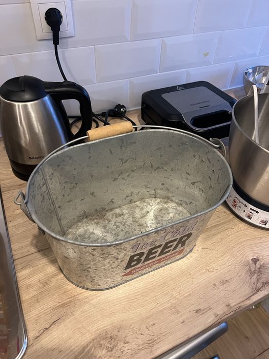 Balde em metal para cervejas