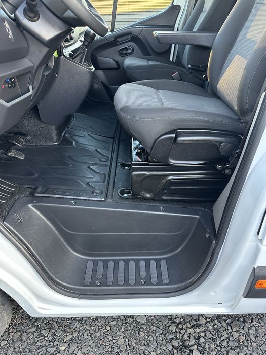 Renault Master TwinCab Гідроборт