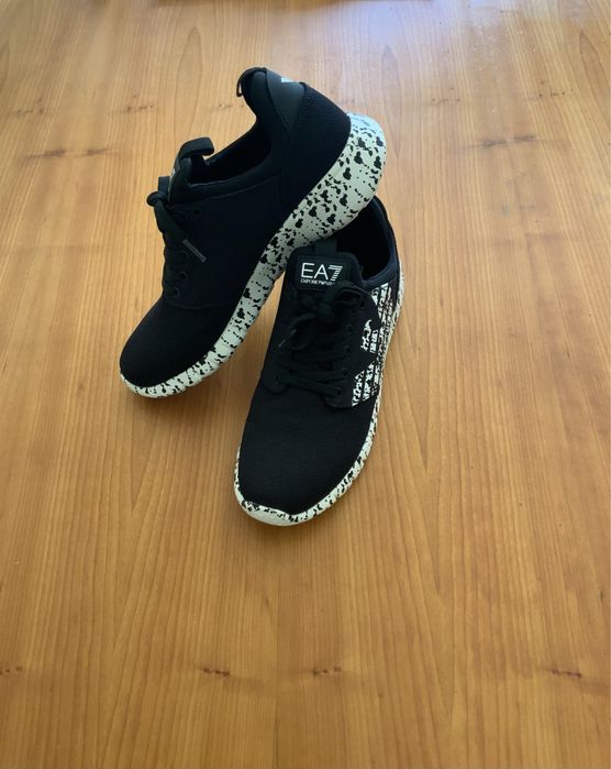 Sapatilhas Emporio Armani novas.