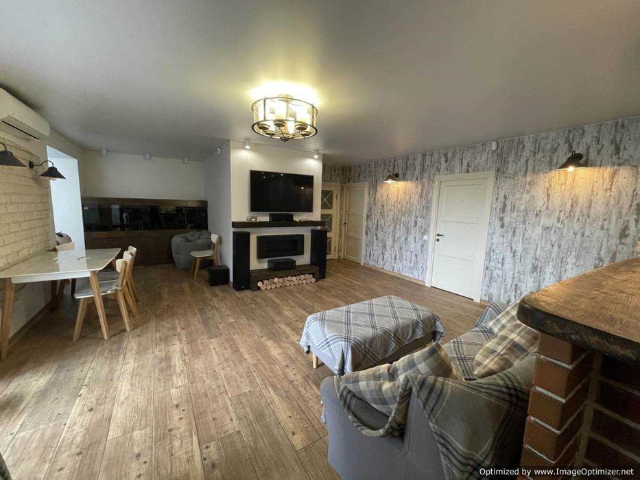 Продаю четырехкомнатную квартиру в Новострое на 12 Продольной д1