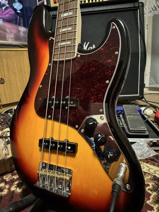 Harley Benton jazz bass + twardy case