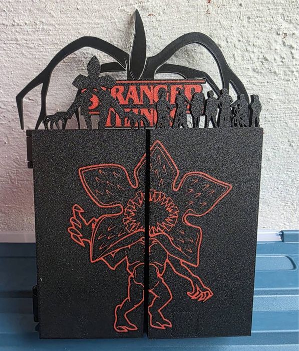 Поличка-стенд Stranger Things | Дивні дива kindee joy