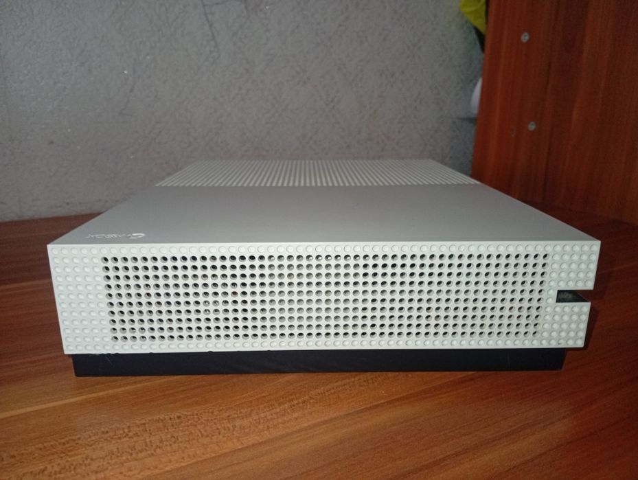 Продам  Xbox one s