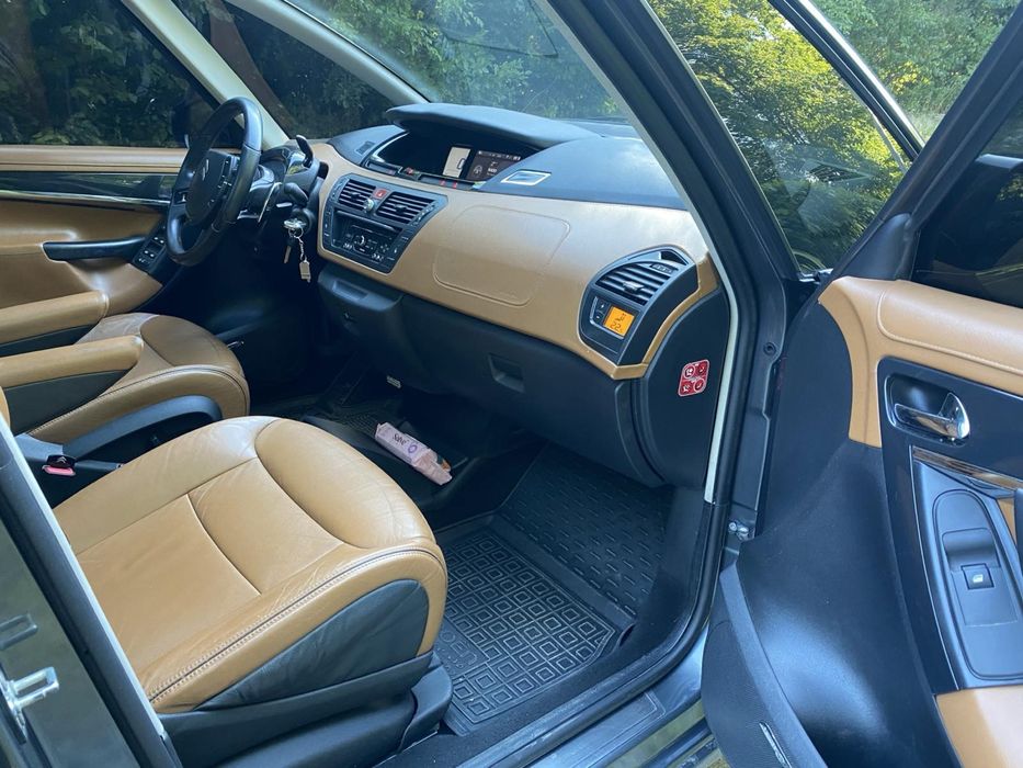 Машина Citroen C4 Picasso