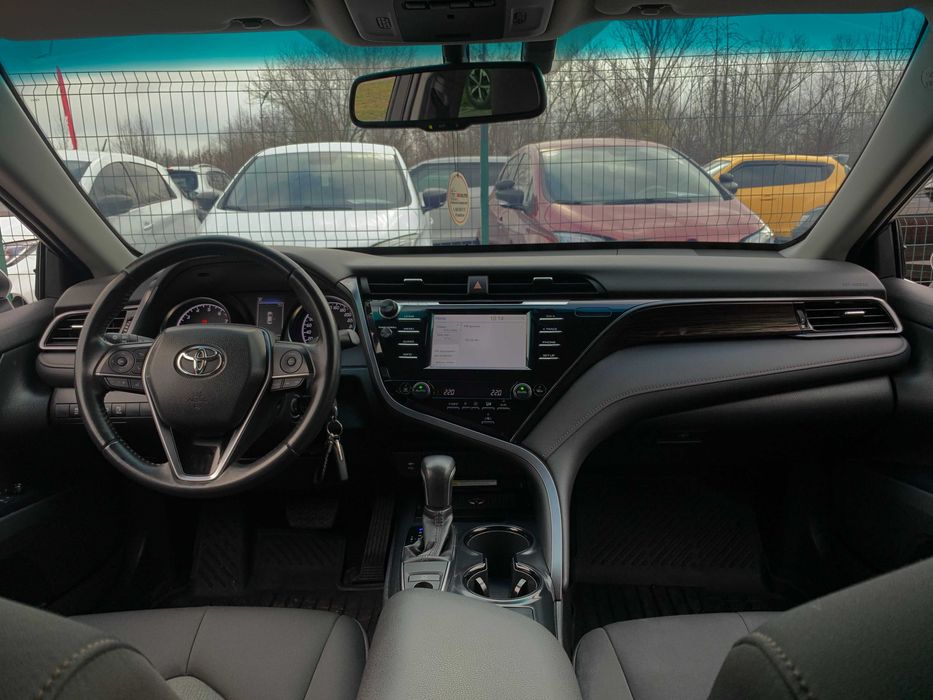 Toyota Camry 2019