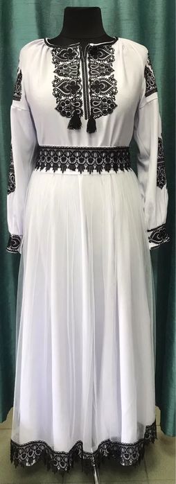 Вишите плаття, чорний сучасний принт.