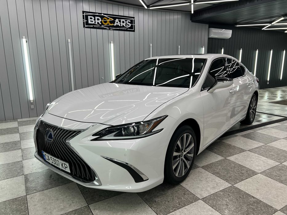 Lexus es300h 2020р