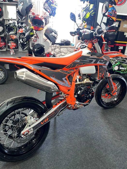 Мотоцикл STN V8 Motard В НАЯВНОСТІ !!!