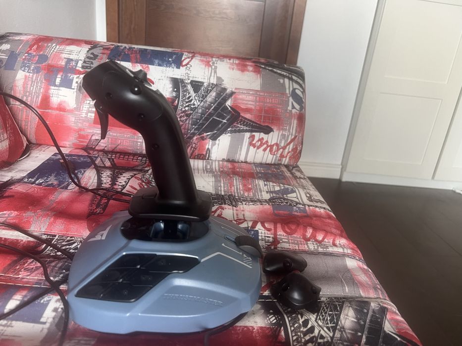 sidestick i przepustnica thrustmaster