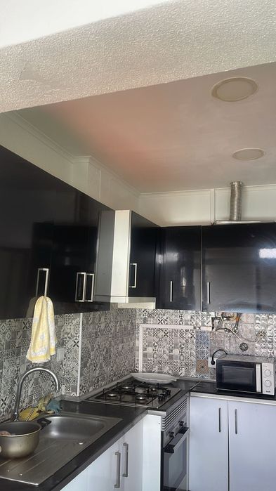 Arrenda se quarto de casal(wc privado) em Linda a velha