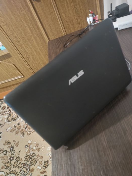 Продам нетбук Асус.