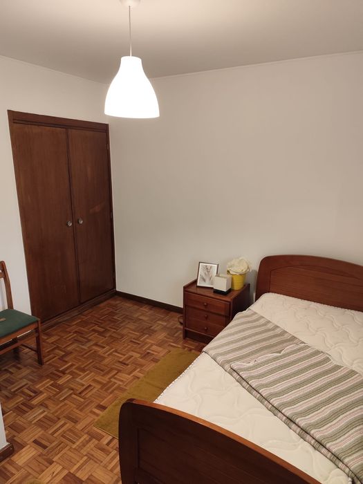 Aluga-se apartamento / quartos , no centro de Viseu totalmente mobilado e equipado.