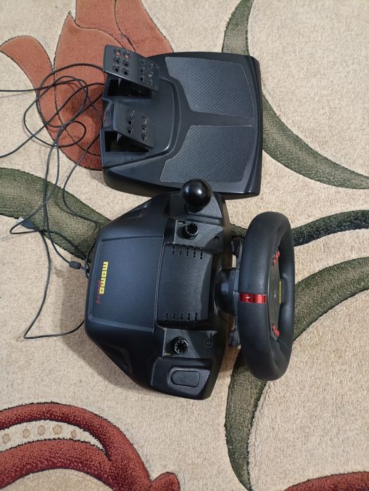 Продам ігрове кермо Logitech Momo Racing