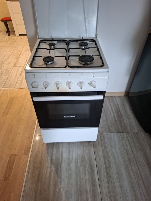 Kuchenka gazowa z piekarnikiem elektrycznym