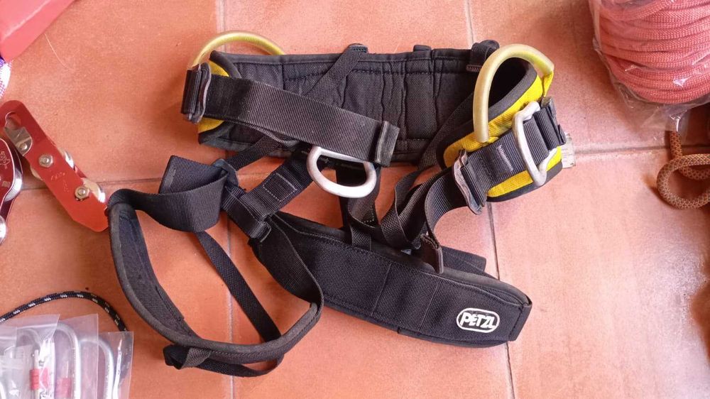 Arnes Petzl usado cintura - suspensao - arborismo