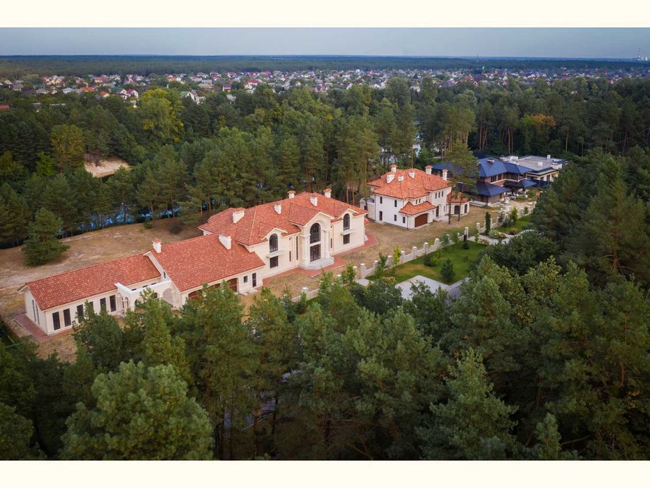 Резиденція на воді 923 м²  48 соток  берегова лінія 69 м