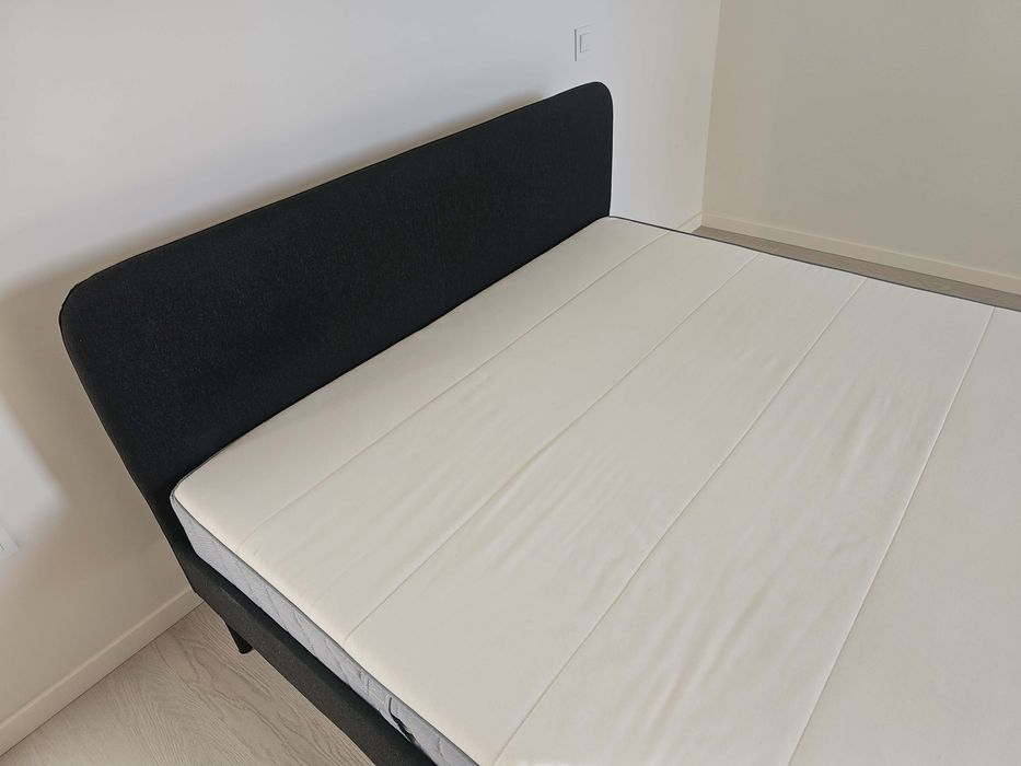 Cama de casal 140x200 ikea semi nova com colchao