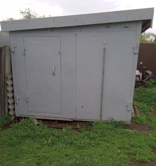 Подам металевий гараж.