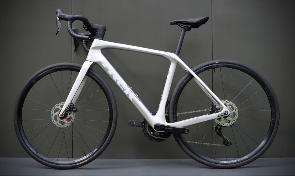 Новий шосейний велосипед Trek Domane SL 6 Shimano 105 Di2 (2025)