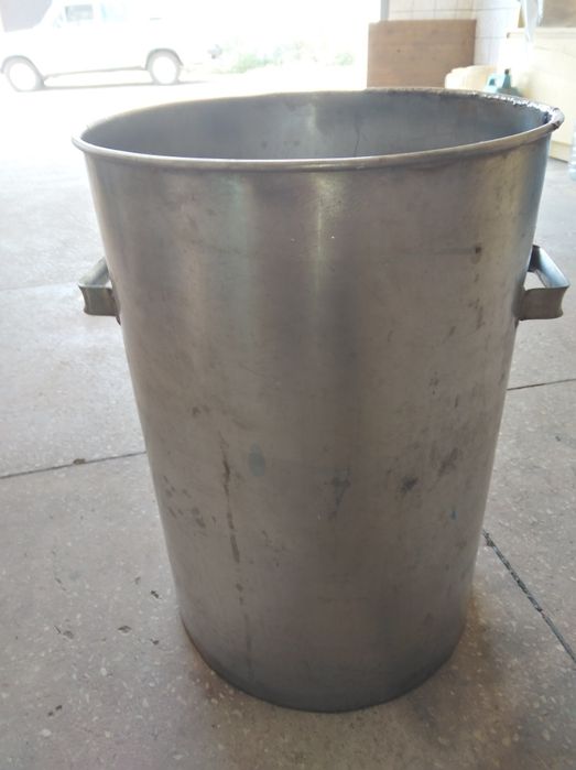 Діжка з нержавіючої сталі для соління овочів та фруктів.