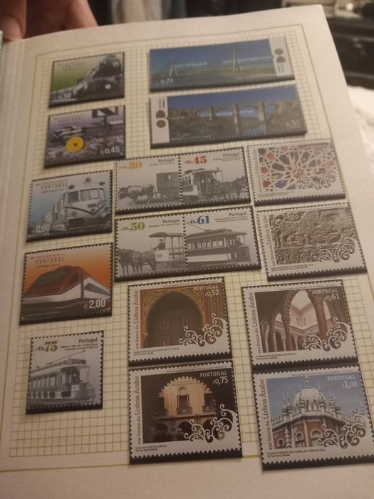 Vendo  selos  portugueses