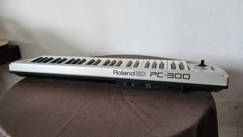 Teclado Roland ED PC-300