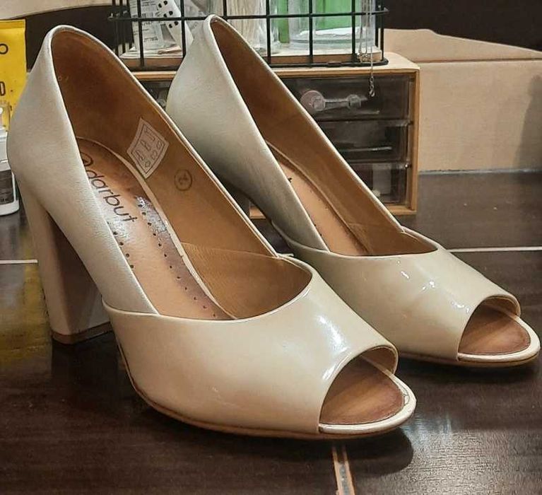 Buty na obcasie Darbut skórzane, rozmiar 39