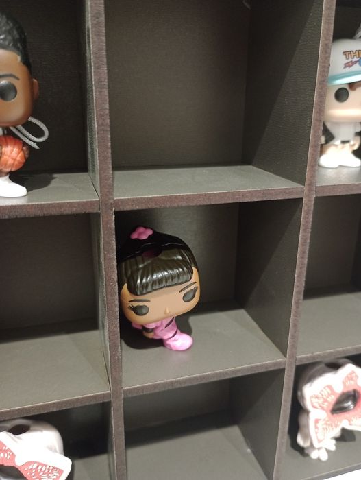 Поличка для фігурок Stranger Things Kinder Joу: 350 грн