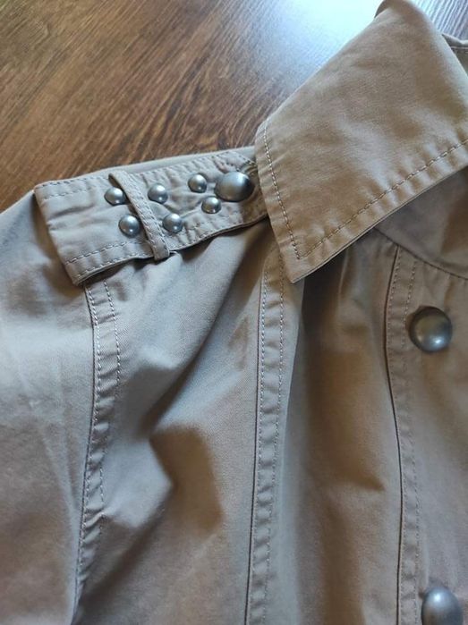 Marynarka w stylu militarnym