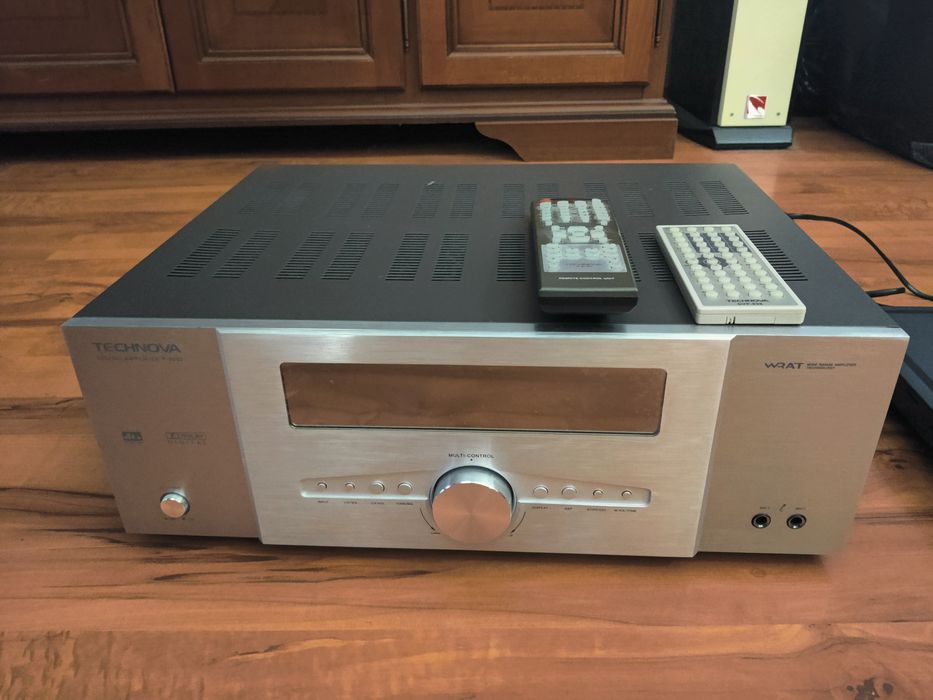 Акустична система з підсилювачем та DVD-плеєр